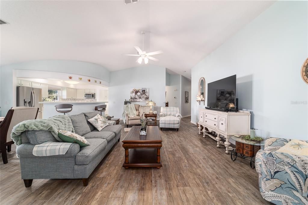 For Sale: $262,000 (2 beds, 2 baths, 2164 Square Feet)