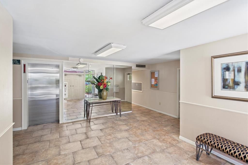 На продажу: $175,000 (2 спален, 2 ванн, 1090 Квадратных фут)