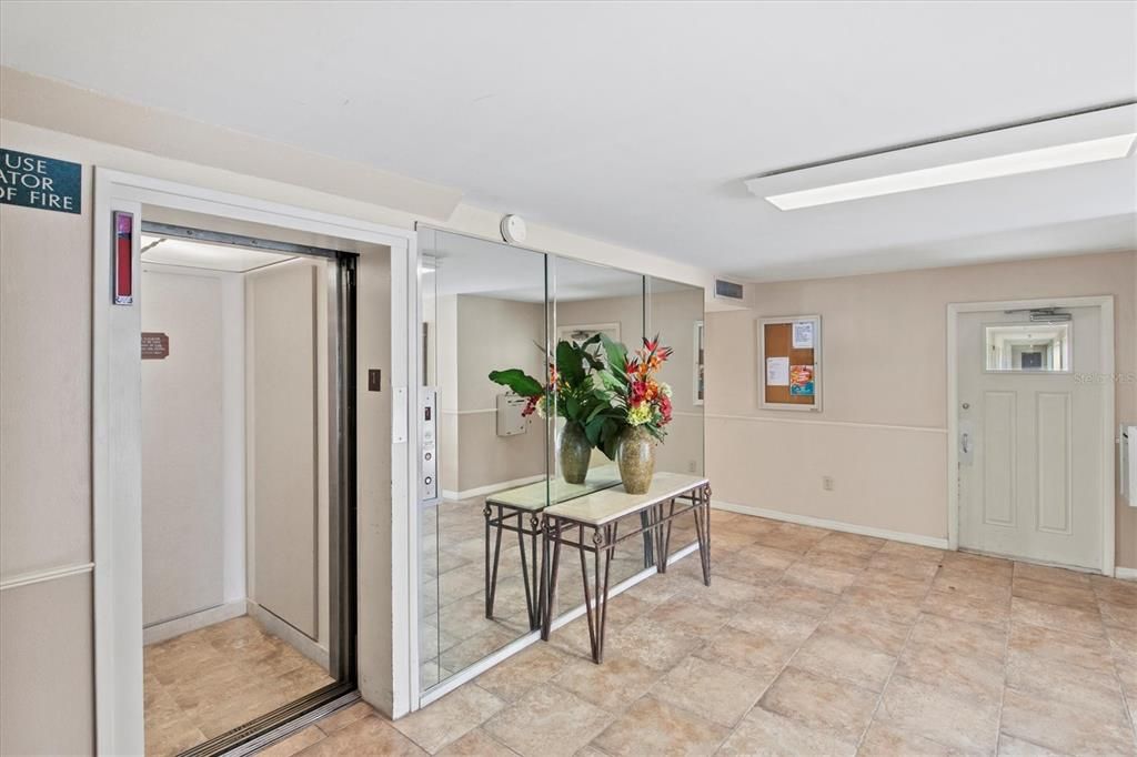 На продажу: $175,000 (2 спален, 2 ванн, 1090 Квадратных фут)