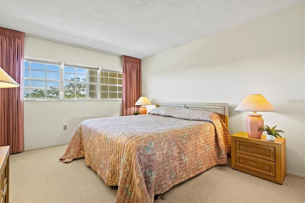 На продажу: $175,000 (2 спален, 2 ванн, 1090 Квадратных фут)