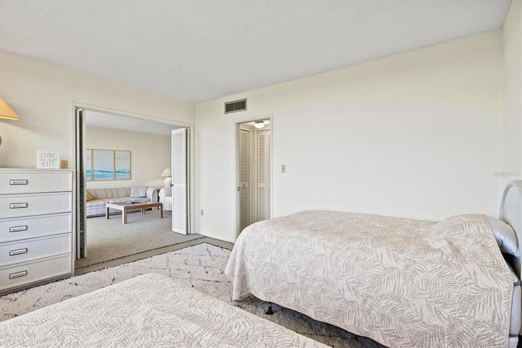 На продажу: $175,000 (2 спален, 2 ванн, 1090 Квадратных фут)