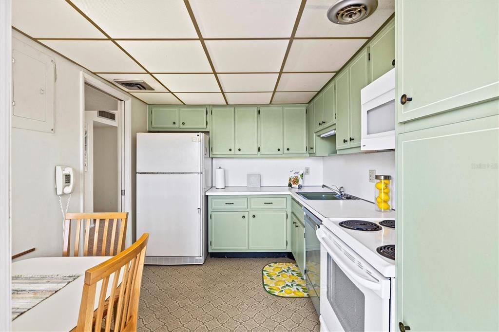 На продажу: $175,000 (2 спален, 2 ванн, 1090 Квадратных фут)