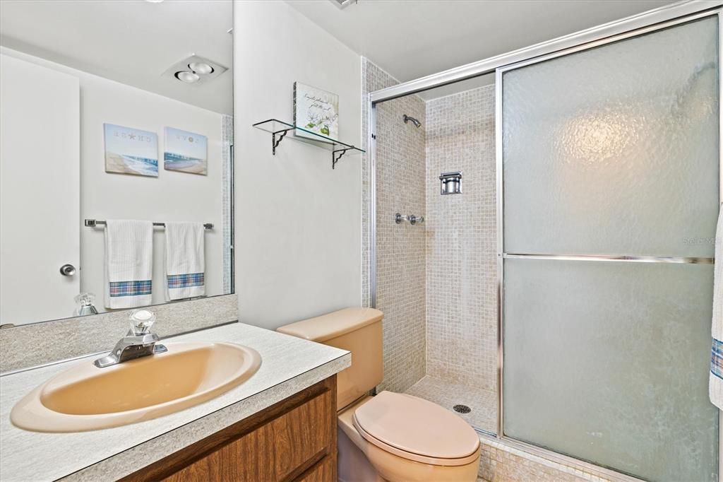 На продажу: $175,000 (2 спален, 2 ванн, 1090 Квадратных фут)