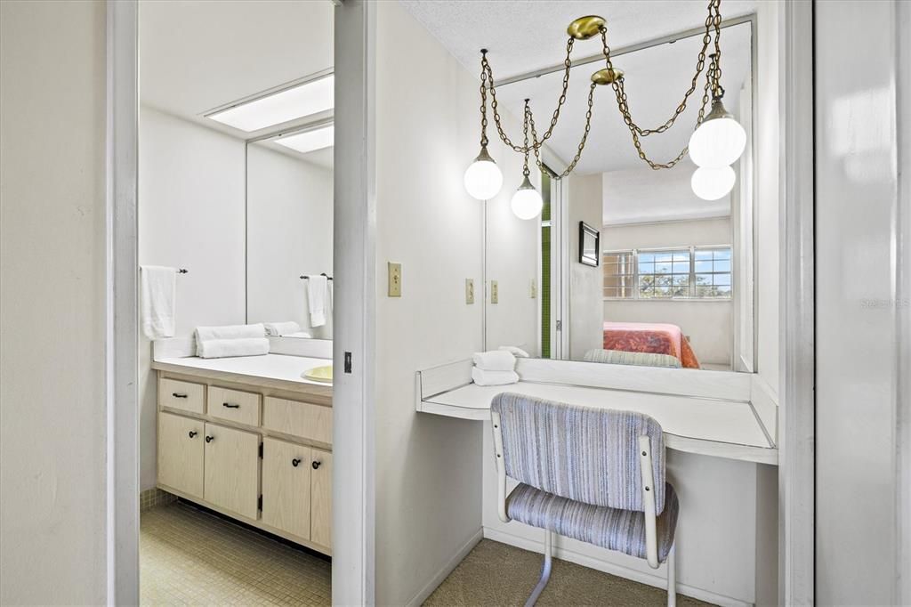 На продажу: $175,000 (2 спален, 2 ванн, 1090 Квадратных фут)