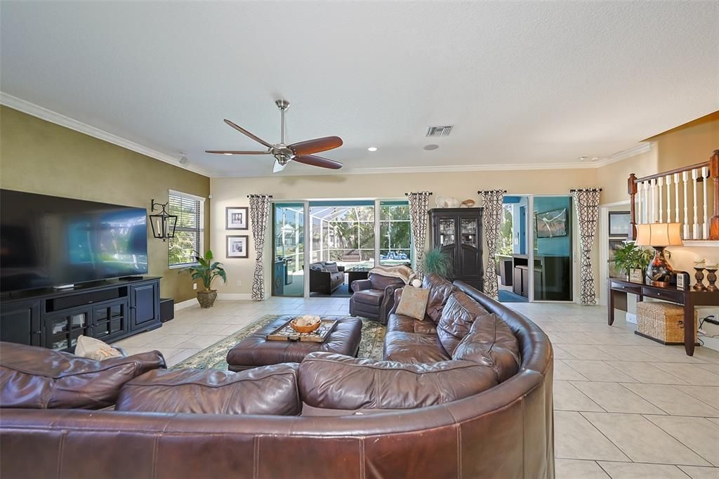 For Sale: $759,900 (5 beds, 3 baths, 2944 Square Feet)