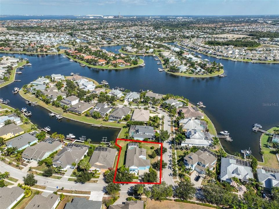 For Sale: $759,900 (5 beds, 3 baths, 2944 Square Feet)