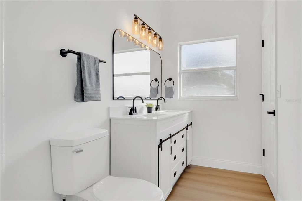 合同活跃: $345,000 (3 贝兹, 2 浴室, 1201 平方英尺)