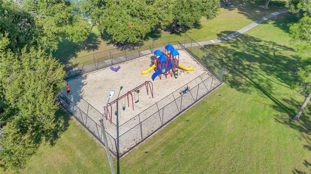 合同活跃: $345,000 (3 贝兹, 2 浴室, 1201 平方英尺)