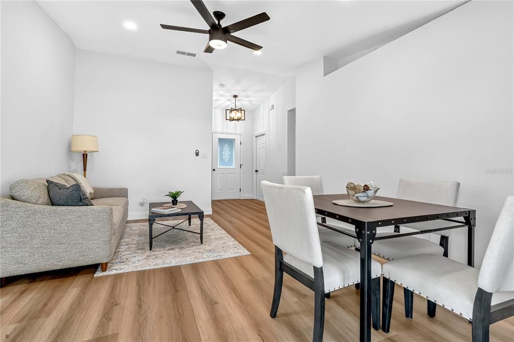 合同活跃: $345,000 (3 贝兹, 2 浴室, 1201 平方英尺)