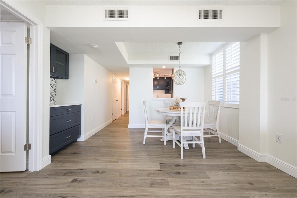 На продажу: $399,000 (2 спален, 2 ванн, 1275 Квадратных фут)