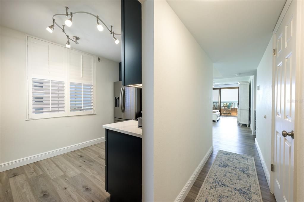 На продажу: $399,000 (2 спален, 2 ванн, 1275 Квадратных фут)