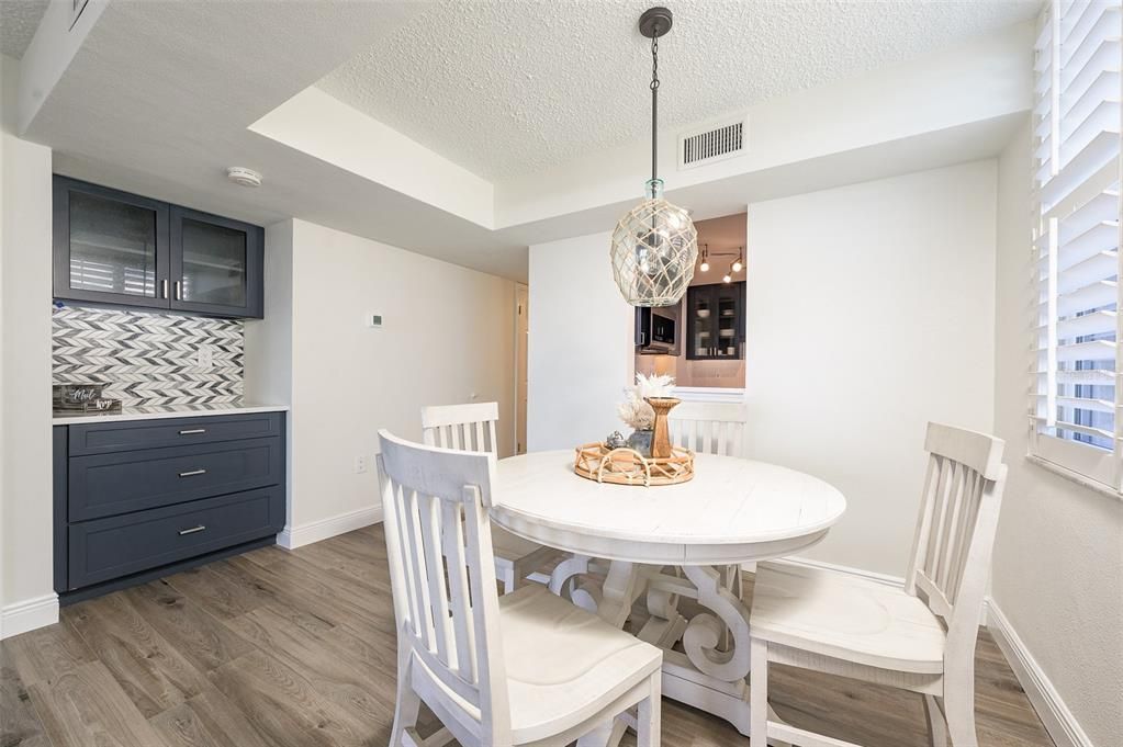 На продажу: $399,000 (2 спален, 2 ванн, 1275 Квадратных фут)