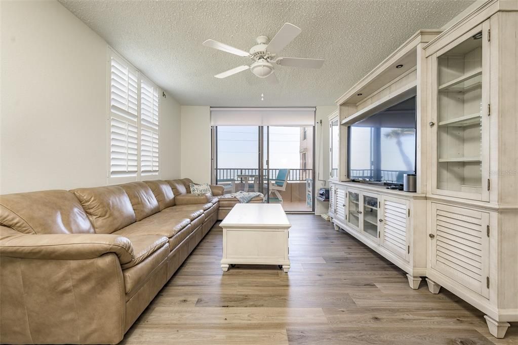 На продажу: $399,000 (2 спален, 2 ванн, 1275 Квадратных фут)