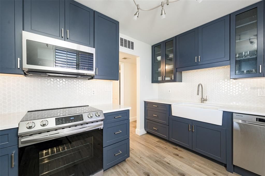 На продажу: $399,000 (2 спален, 2 ванн, 1275 Квадратных фут)