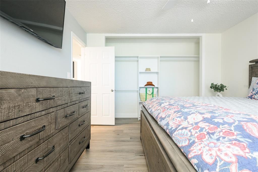 На продажу: $399,000 (2 спален, 2 ванн, 1275 Квадратных фут)