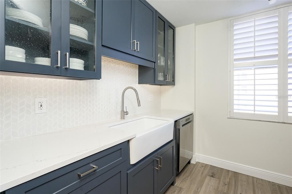 На продажу: $399,000 (2 спален, 2 ванн, 1275 Квадратных фут)