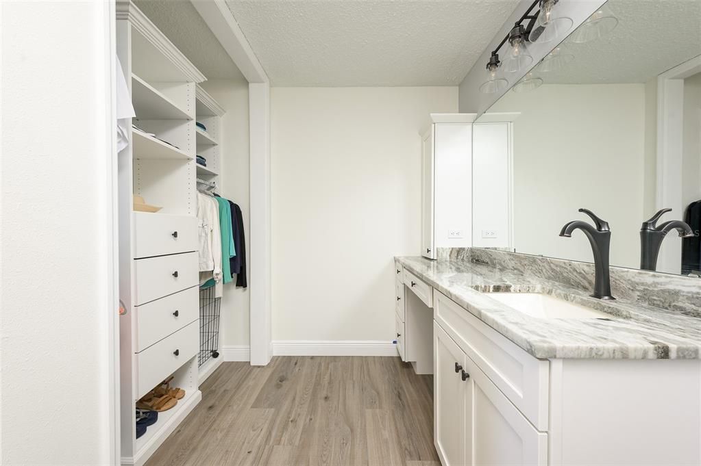 На продажу: $399,000 (2 спален, 2 ванн, 1275 Квадратных фут)