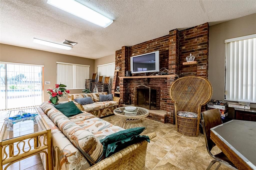 На продажу: $399,000 (2 спален, 2 ванн, 1275 Квадратных фут)