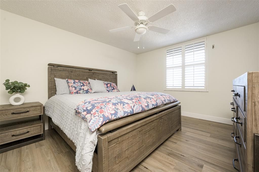 На продажу: $399,000 (2 спален, 2 ванн, 1275 Квадратных фут)