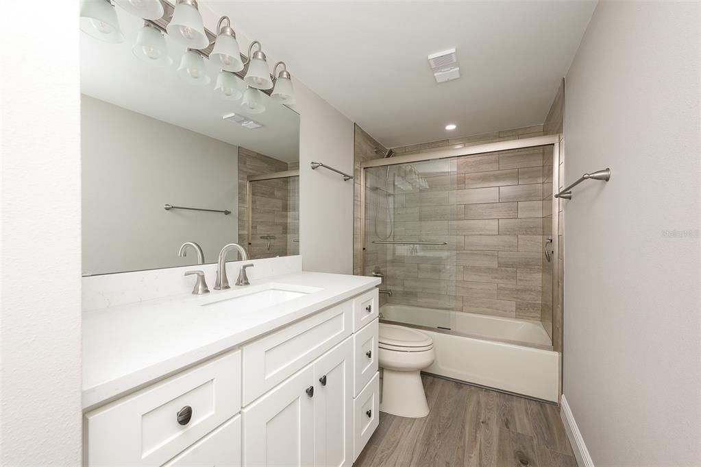 На продажу: $399,000 (2 спален, 2 ванн, 1275 Квадратных фут)