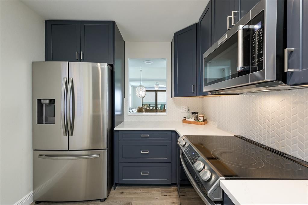 На продажу: $399,000 (2 спален, 2 ванн, 1275 Квадратных фут)