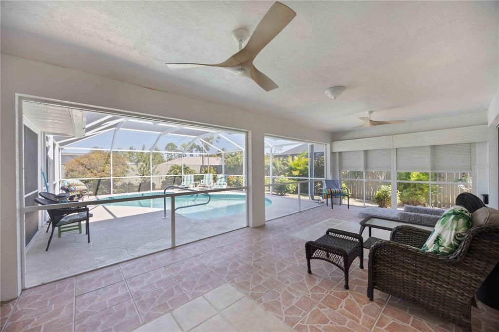 Под контрактом: $399,900 (3 спален, 3 ванн, 2180 Квадратных фут)