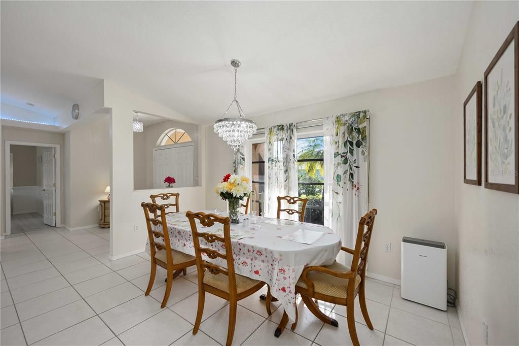 Под контрактом: $399,900 (3 спален, 3 ванн, 2180 Квадратных фут)