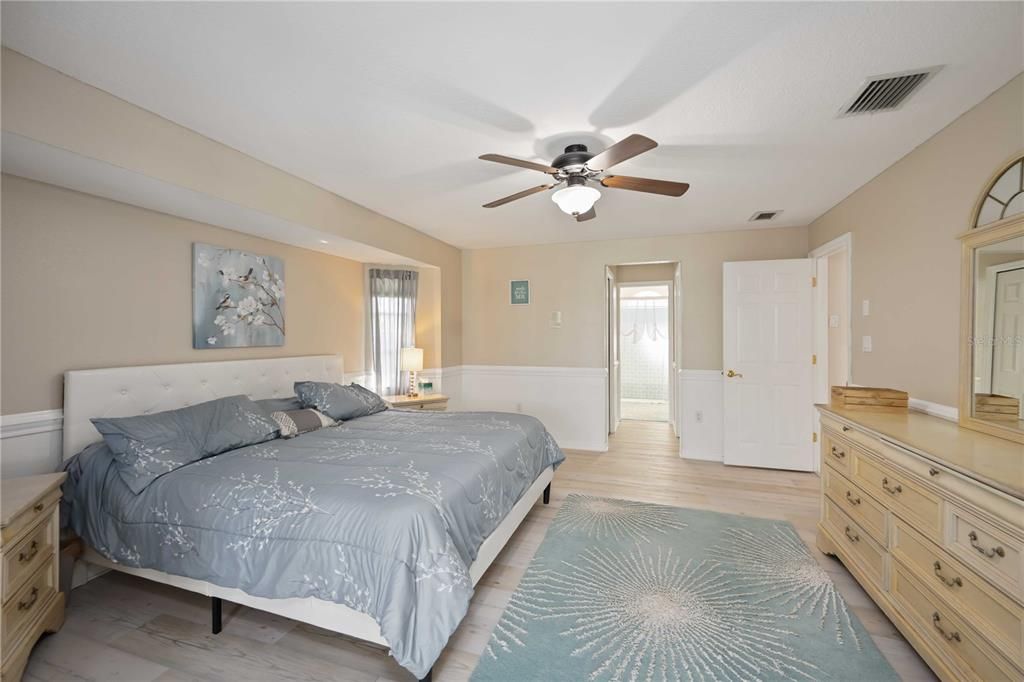 Под контрактом: $399,900 (3 спален, 3 ванн, 2180 Квадратных фут)