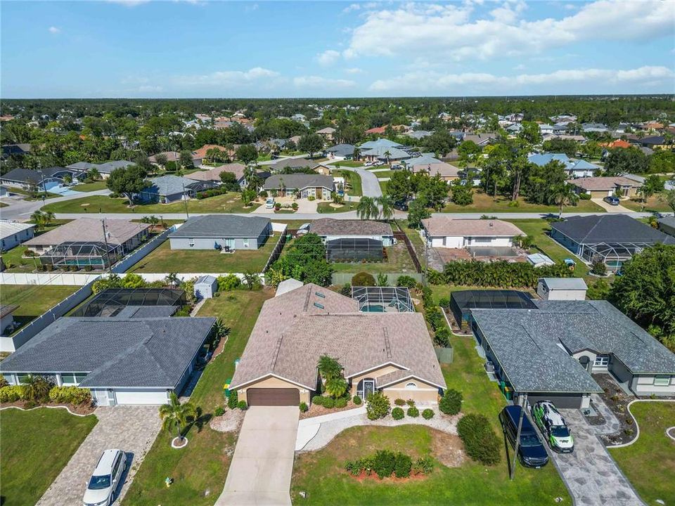 Под контрактом: $399,900 (3 спален, 3 ванн, 2180 Квадратных фут)