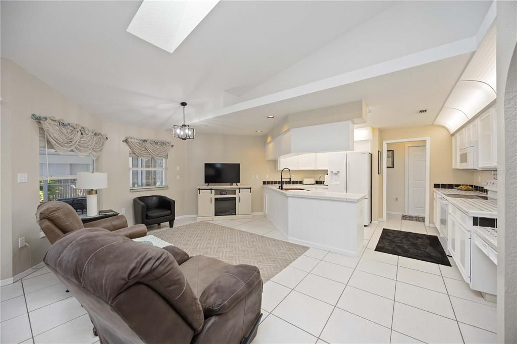 Под контрактом: $399,900 (3 спален, 3 ванн, 2180 Квадратных фут)