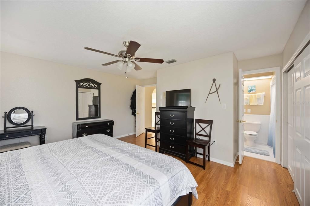 Под контрактом: $399,900 (3 спален, 3 ванн, 2180 Квадратных фут)