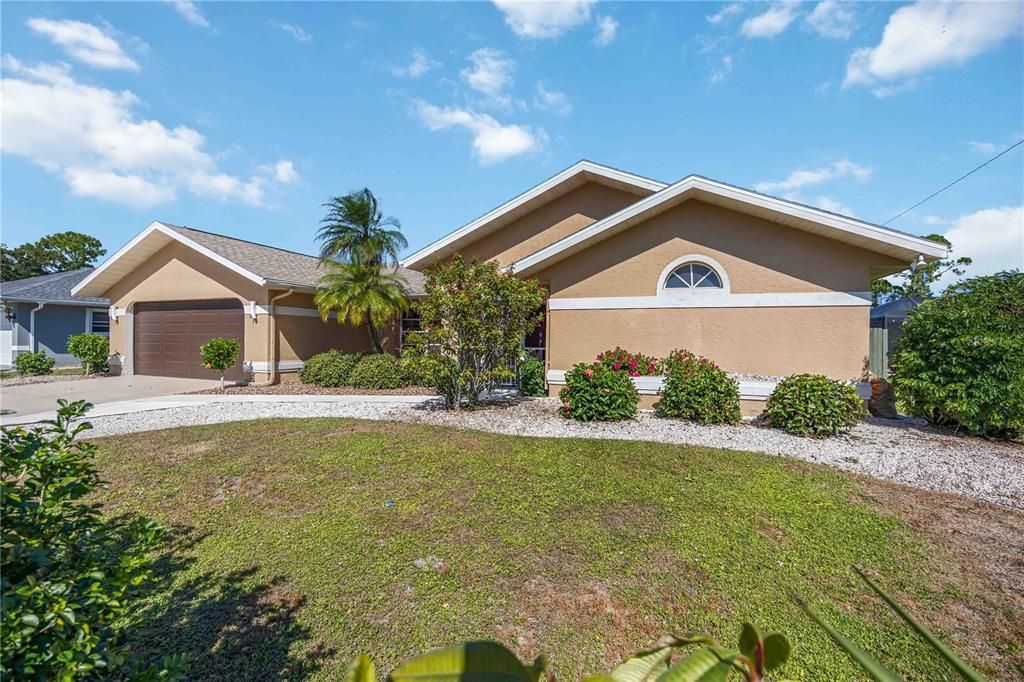 Под контрактом: $399,900 (3 спален, 3 ванн, 2180 Квадратных фут)