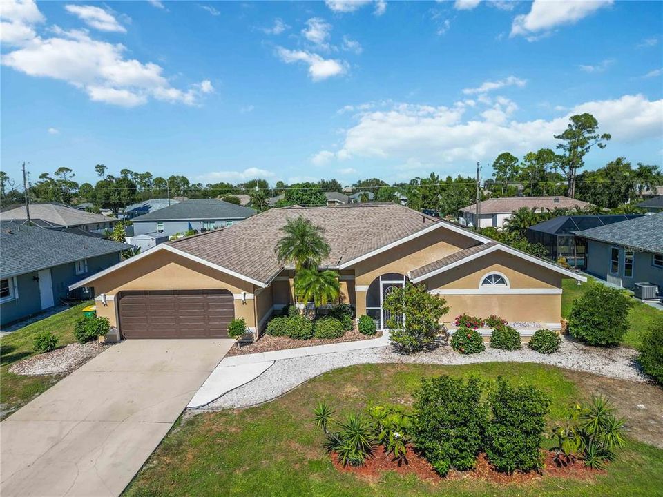 Под контрактом: $399,900 (3 спален, 3 ванн, 2180 Квадратных фут)