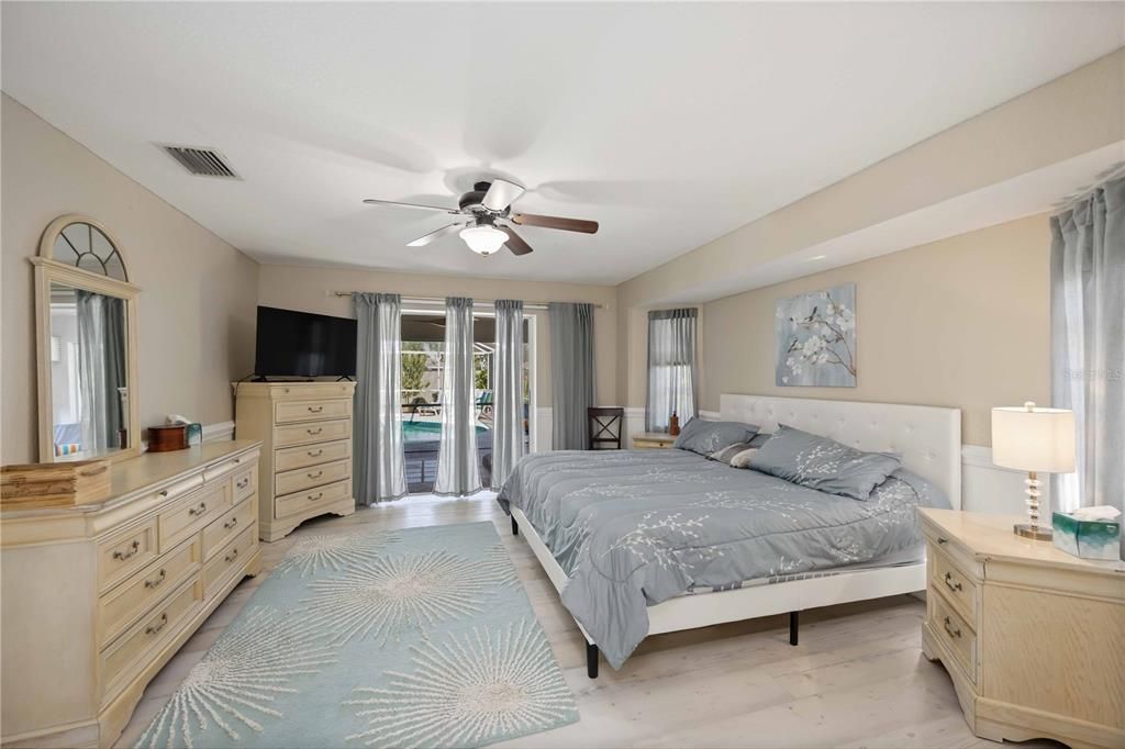 Под контрактом: $399,900 (3 спален, 3 ванн, 2180 Квадратных фут)