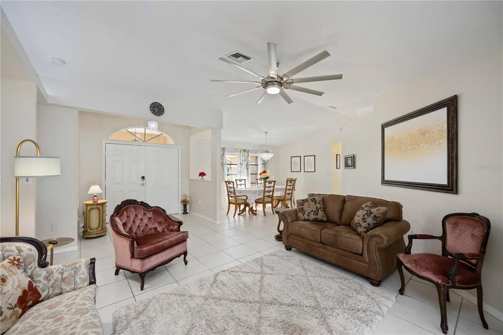 Под контрактом: $399,900 (3 спален, 3 ванн, 2180 Квадратных фут)