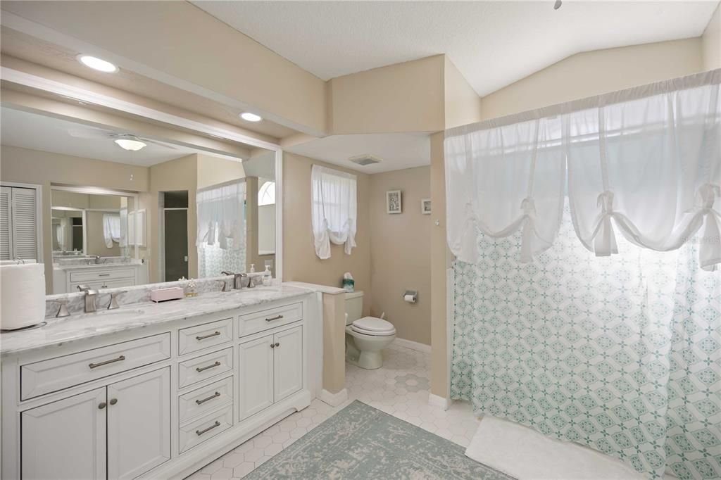 Под контрактом: $399,900 (3 спален, 3 ванн, 2180 Квадратных фут)