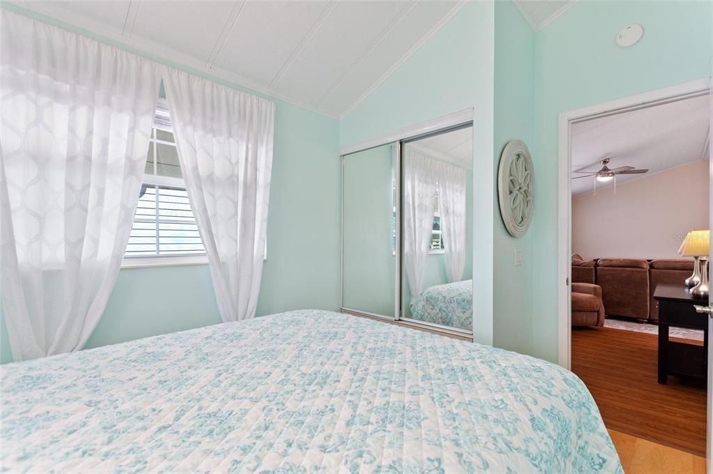 На продажу: $181,000 (2 спален, 1 ванн, 700 Квадратных фут)