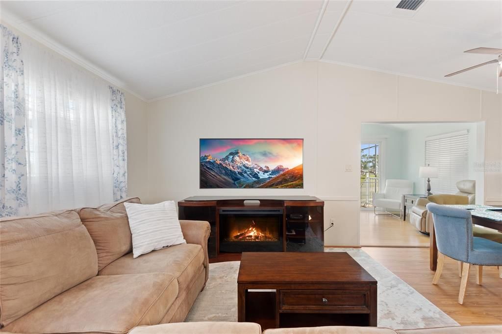 На продажу: $181,000 (2 спален, 1 ванн, 700 Квадратных фут)