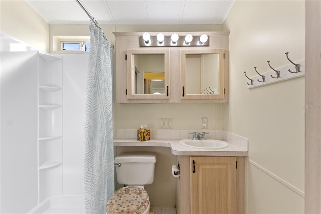 На продажу: $181,000 (2 спален, 1 ванн, 700 Квадратных фут)