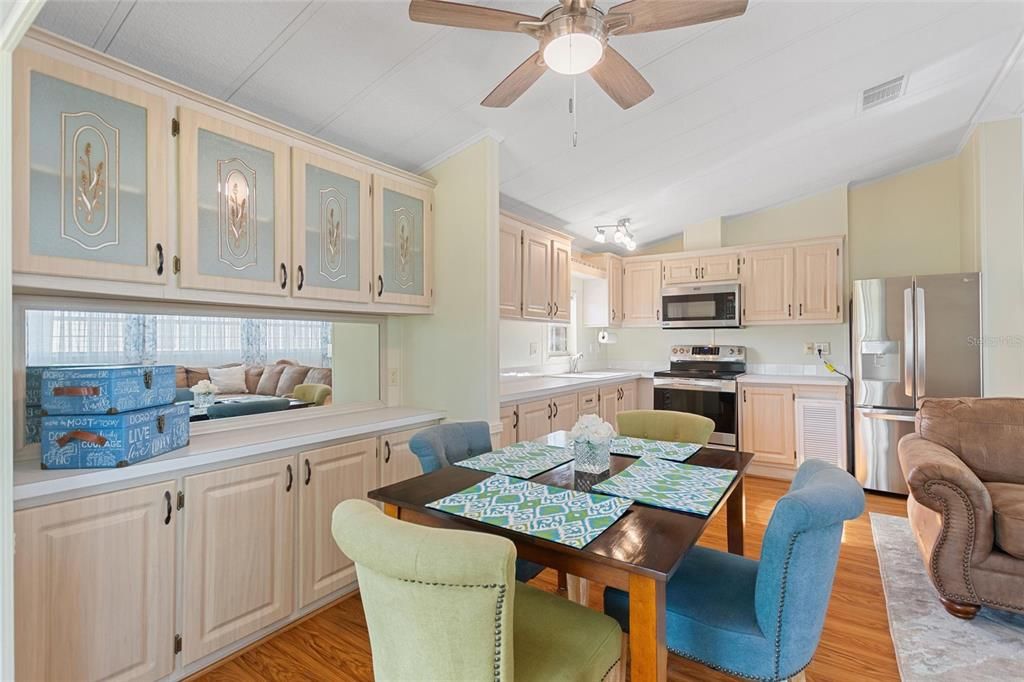 На продажу: $181,000 (2 спален, 1 ванн, 700 Квадратных фут)