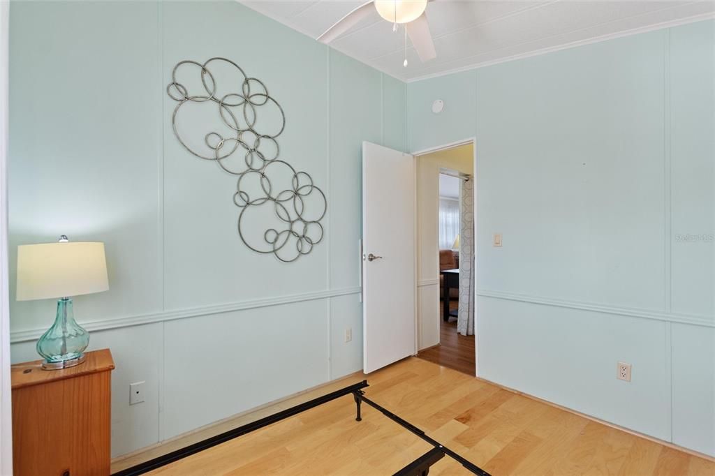 На продажу: $181,000 (2 спален, 1 ванн, 700 Квадратных фут)