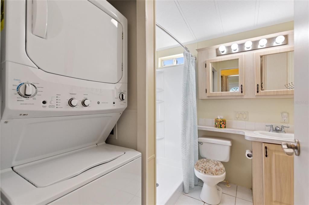 На продажу: $181,000 (2 спален, 1 ванн, 700 Квадратных фут)