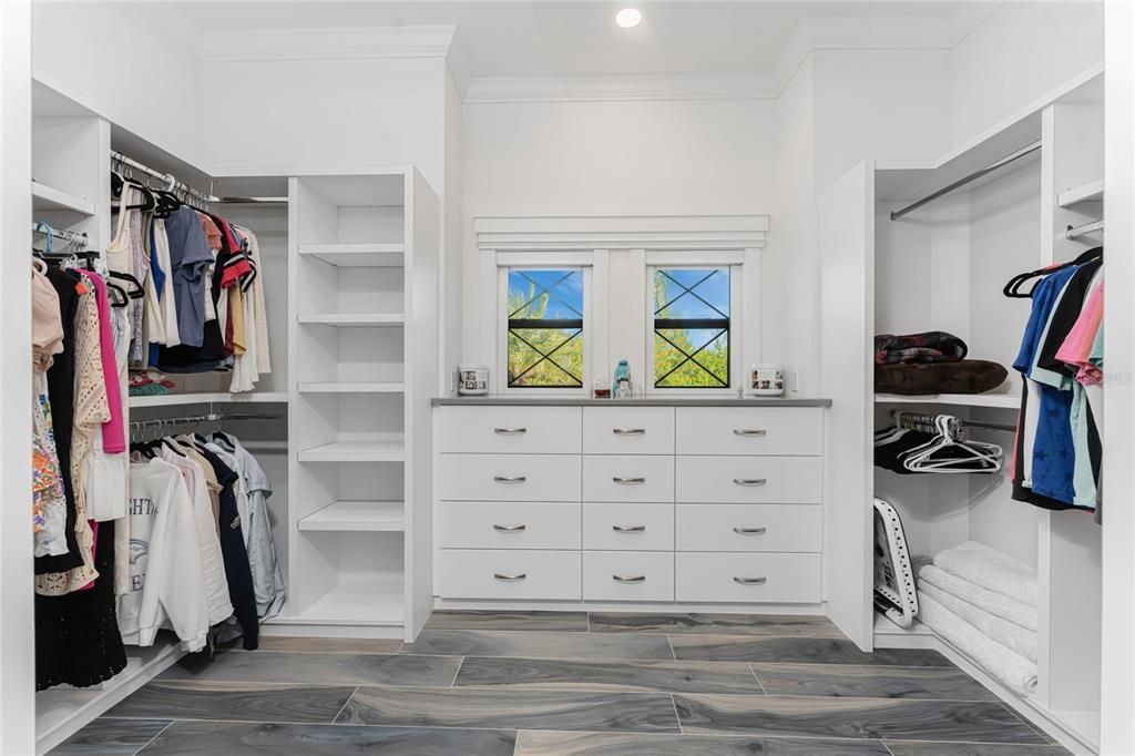 For Sale: $1,499,000 (3 beds, 3 baths, 2389 Square Feet)