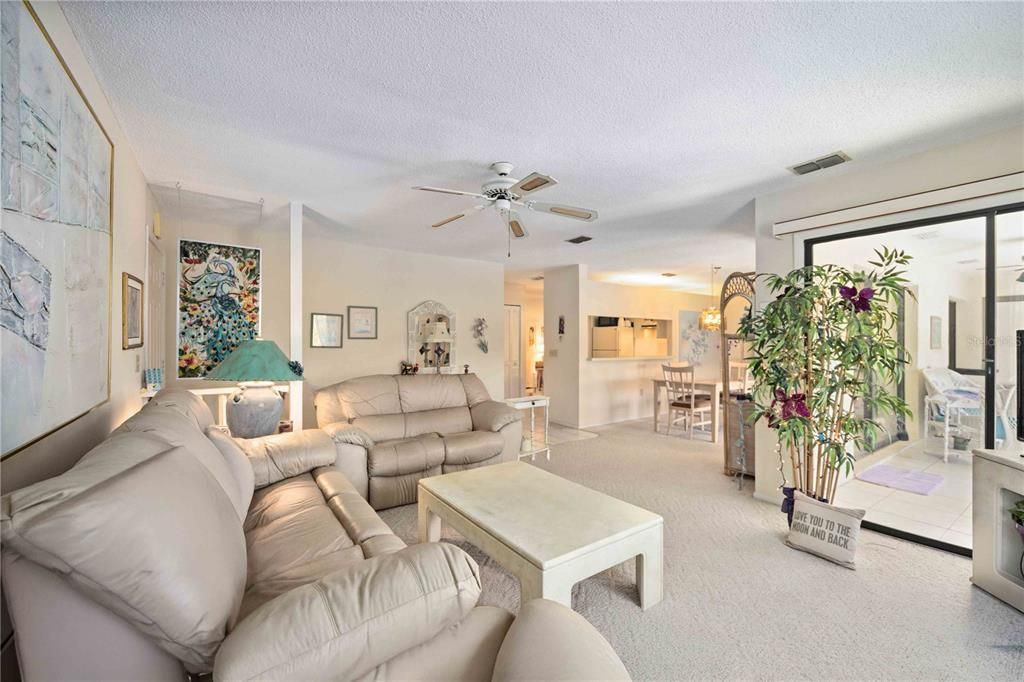 待售: $199,900 (2 贝兹, 2 浴室, 1130 平方英尺)