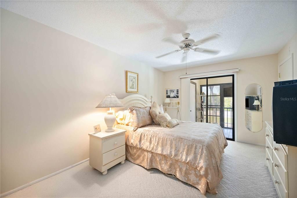 待售: $199,900 (2 贝兹, 2 浴室, 1130 平方英尺)