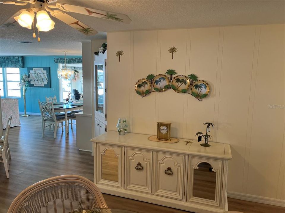 待售: $175,000 (2 贝兹, 2 浴室, 1296 平方英尺)