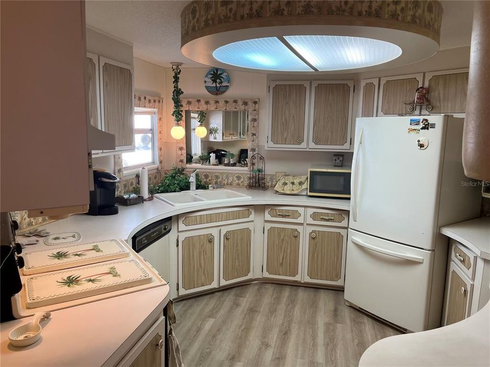 待售: $175,000 (2 贝兹, 2 浴室, 1296 平方英尺)