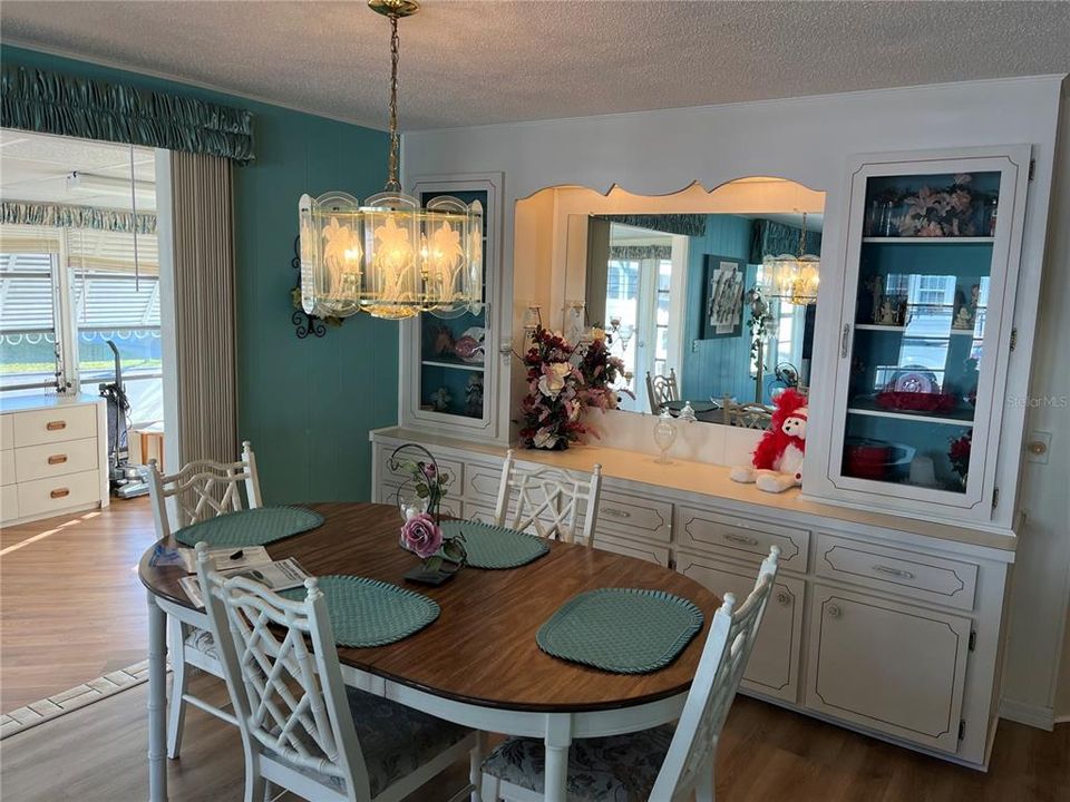 待售: $175,000 (2 贝兹, 2 浴室, 1296 平方英尺)