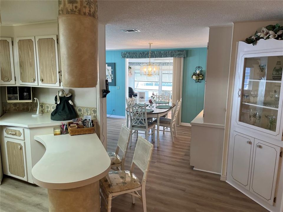 待售: $175,000 (2 贝兹, 2 浴室, 1296 平方英尺)