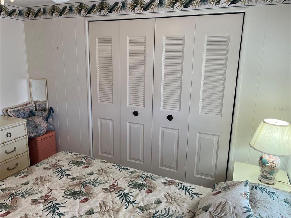 待售: $175,000 (2 贝兹, 2 浴室, 1296 平方英尺)